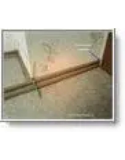 Крепление напольных плинтусов.