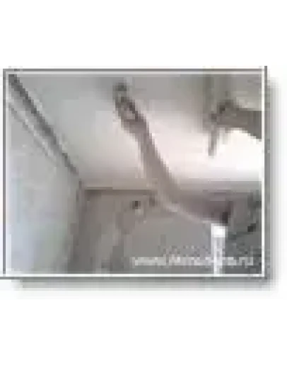 Оклеивание обоями потолка.